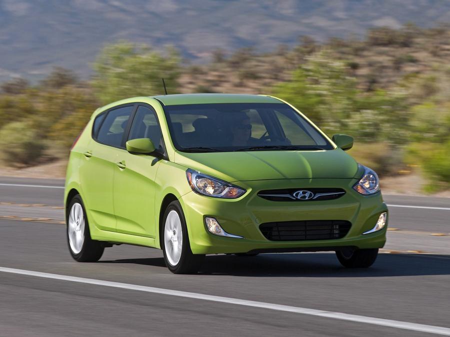  Hyundai Accent 5-Door 2011 года  (US) (фото 7 из 24)
